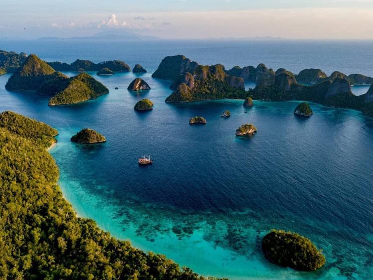 Ratu Laut Liveaboard in Wayag