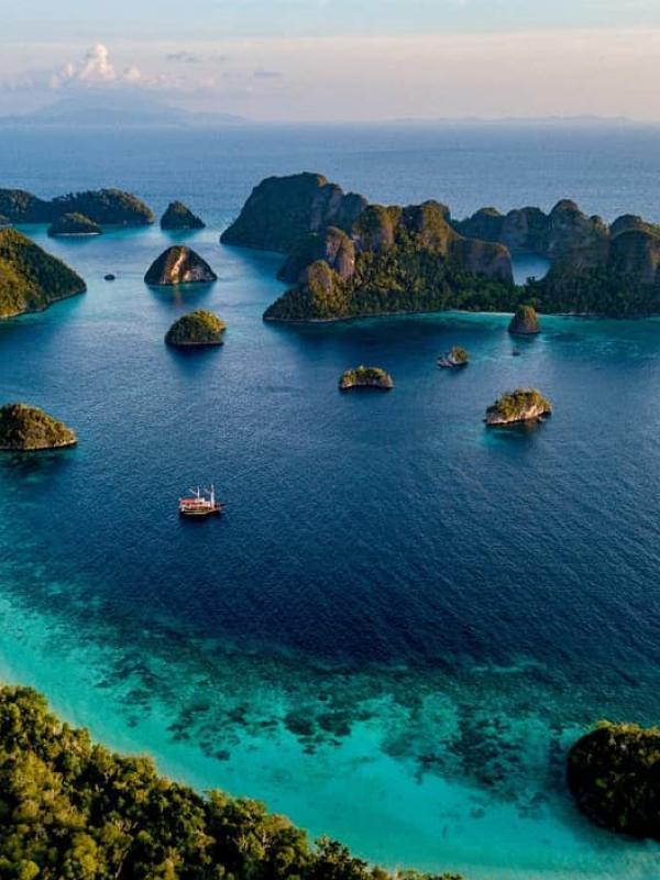 Ratu Laut Liveaboard in North Raja Ampat